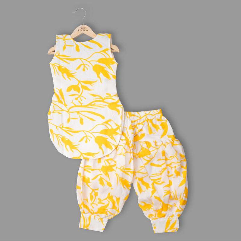 Girls Yellow & White Printed Sleeveless Kurta and Pants Set – Soft Summer Ethnic Wear