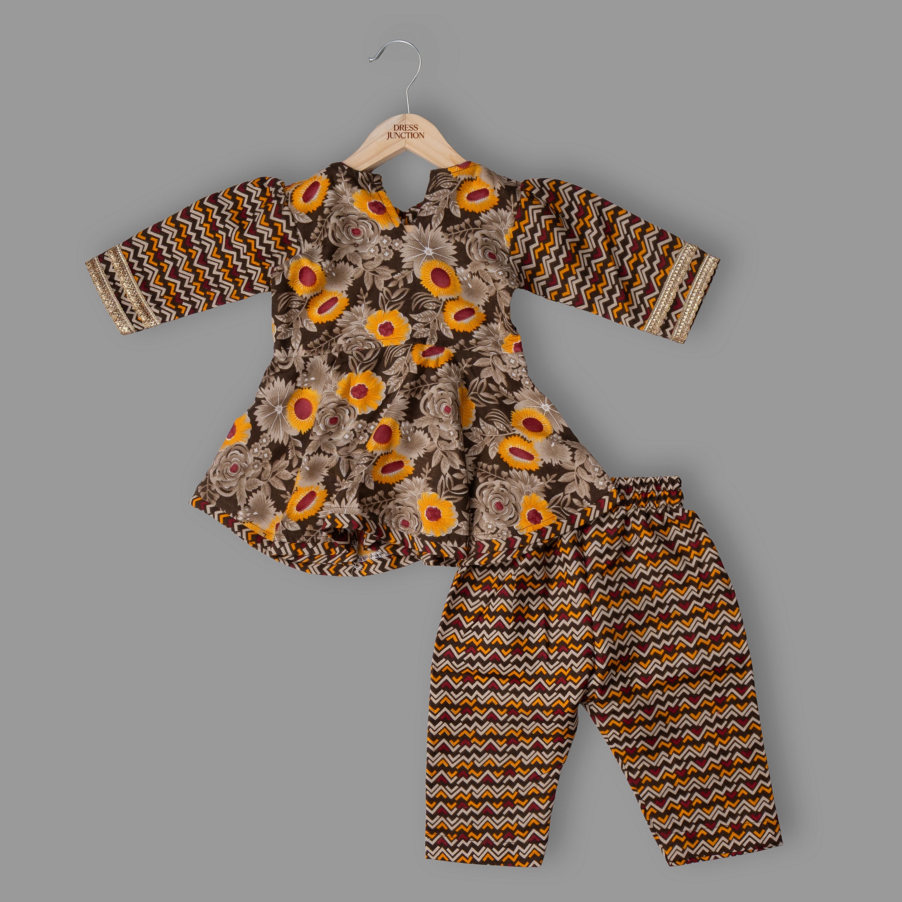 Girls Brown Floral & Zigzag Printed Kurti With Pants