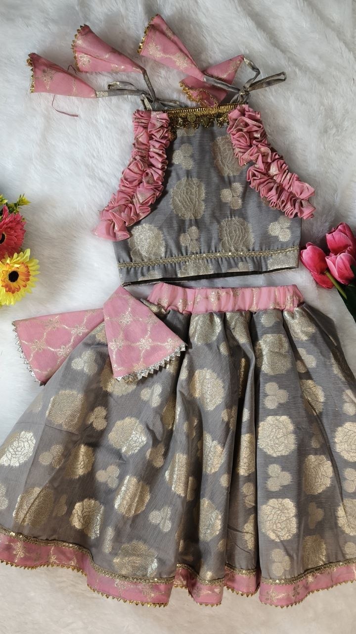 Girls Gray pink Pure Banarsi Lehnga with Frill