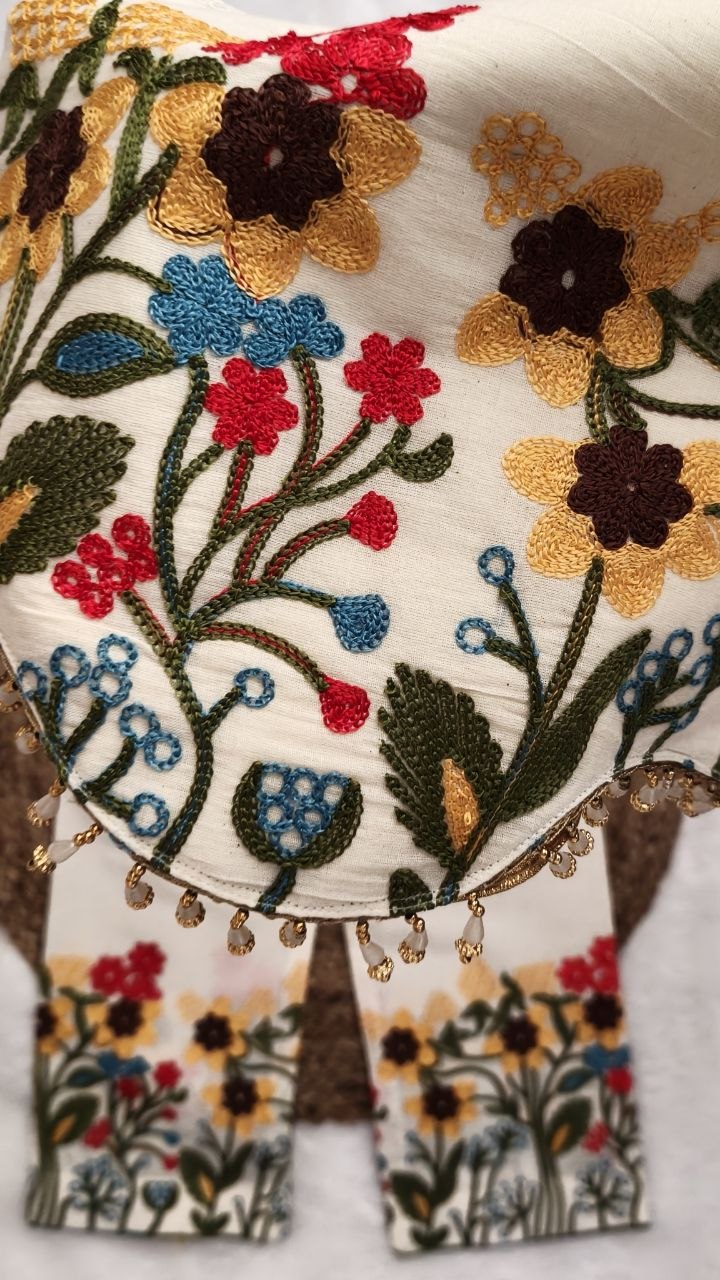 Girls white cotton embroidered top bottom - view 3